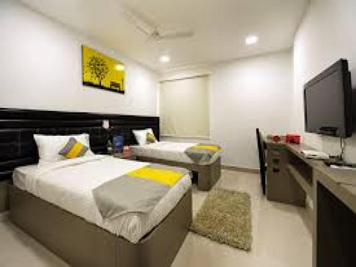 La Riviera Suites Madhapur حيدر أباد المظهر الخارجي الصورة